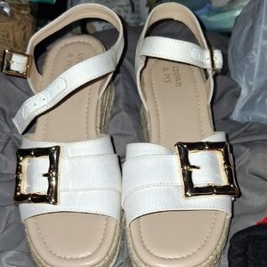 Crown & Ivy Women's White Espadrille Sandals